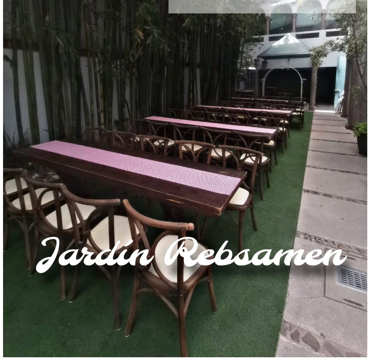 Mesas largas con bambú · Jardín Rébsamen